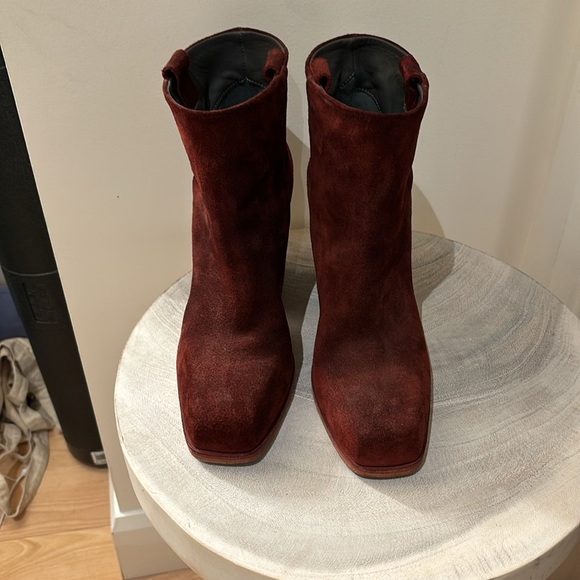 Size 6 burgundy booties - Picture 2 of 8